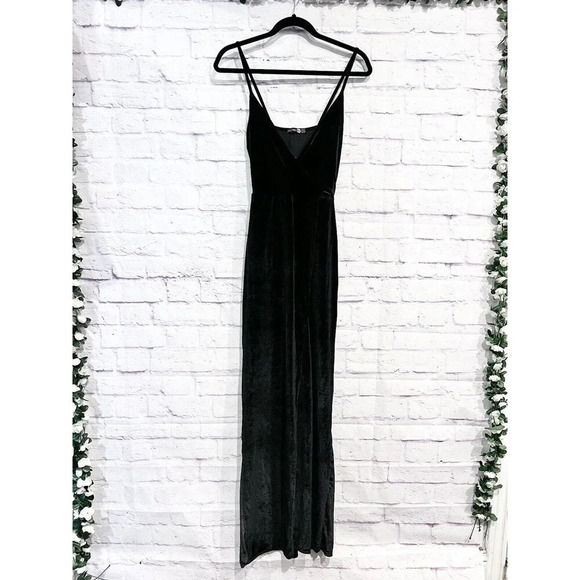 Boohoo V-Neck Black Stretch Velvet Sleeveless Maxi Dress Size 10 Cocktail Party - Picture 1 of 12